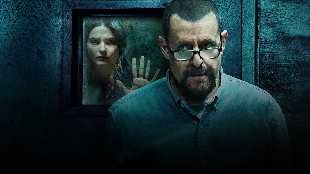 Девушка в подвале