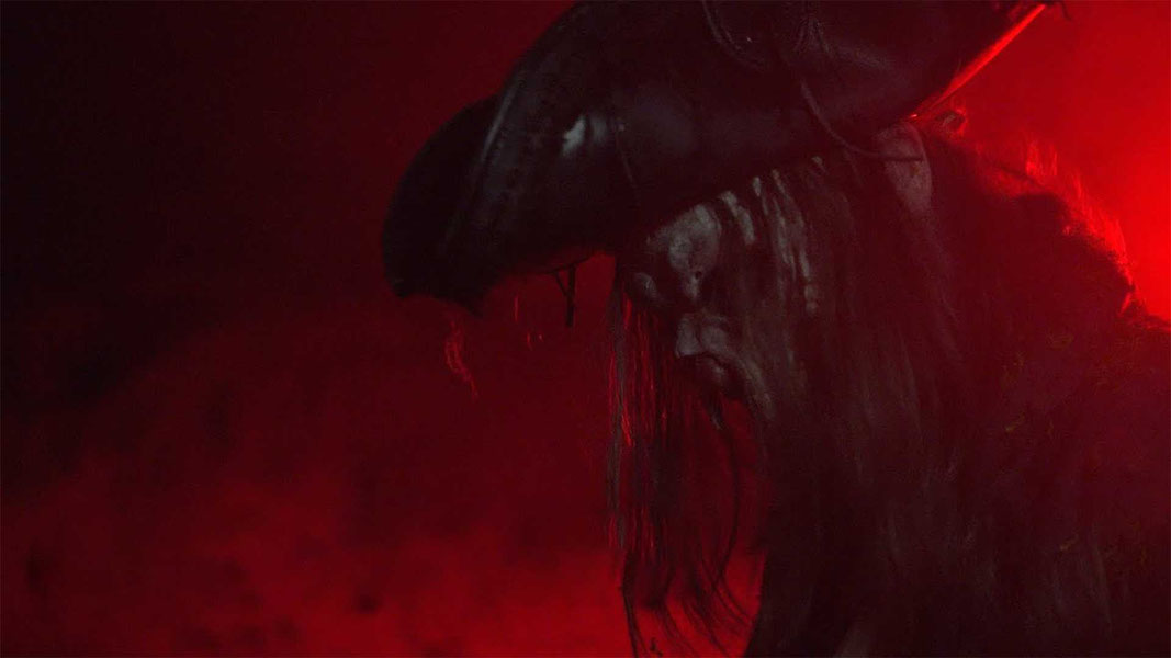 Кроваво-красный пляж