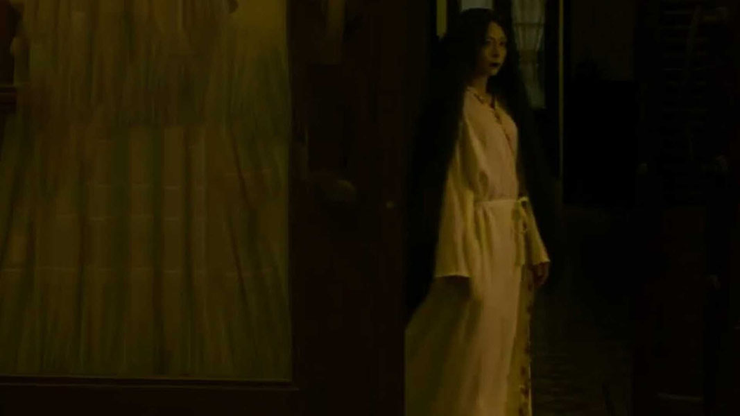 Кукла с белым лицом