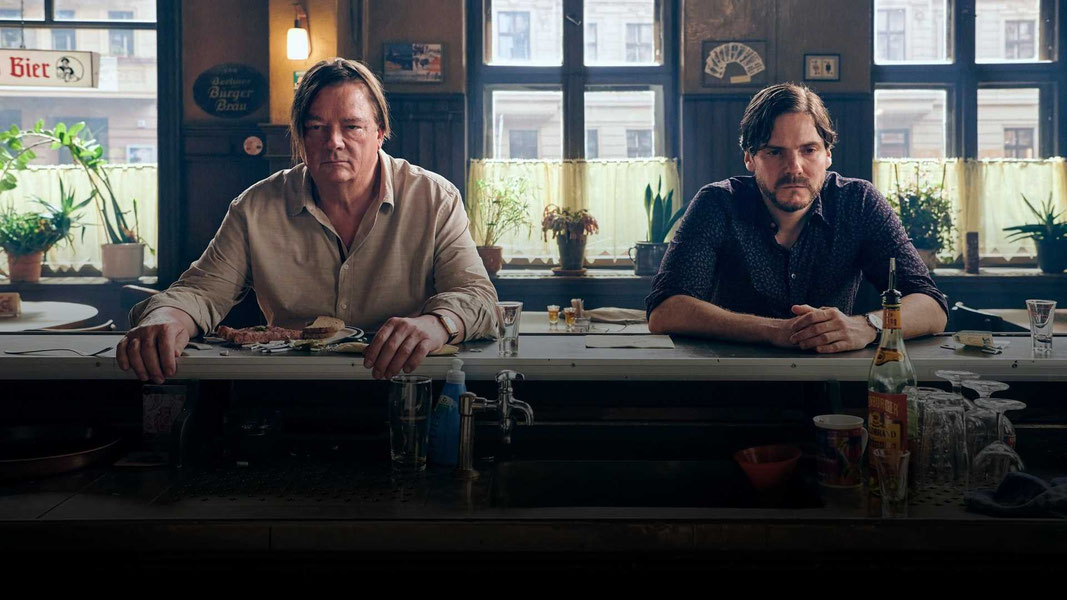 По соседству