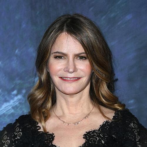 Jennifer Jason Leigh
