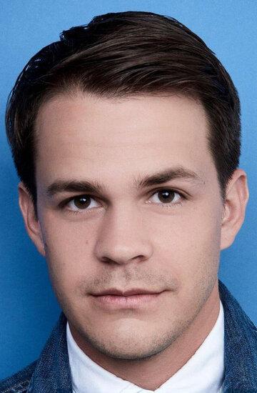 Johnny Simmons