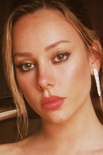 Эстер Экспосито