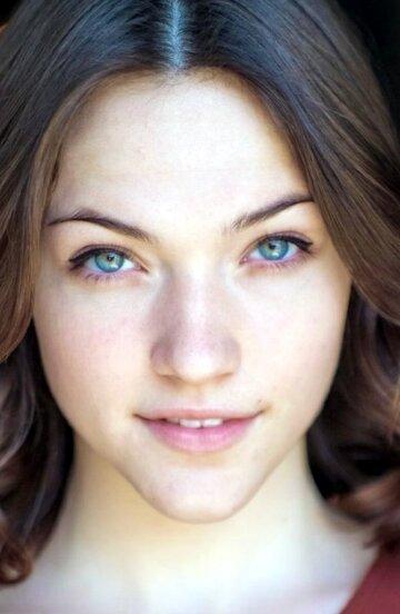 Violett Beane