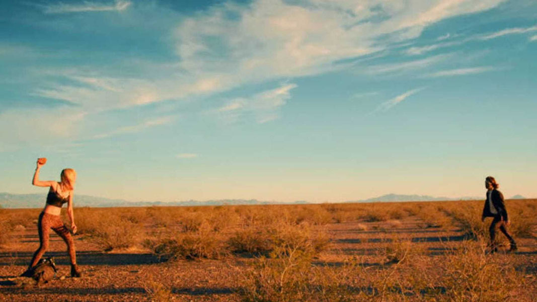 От этого песок становится красным