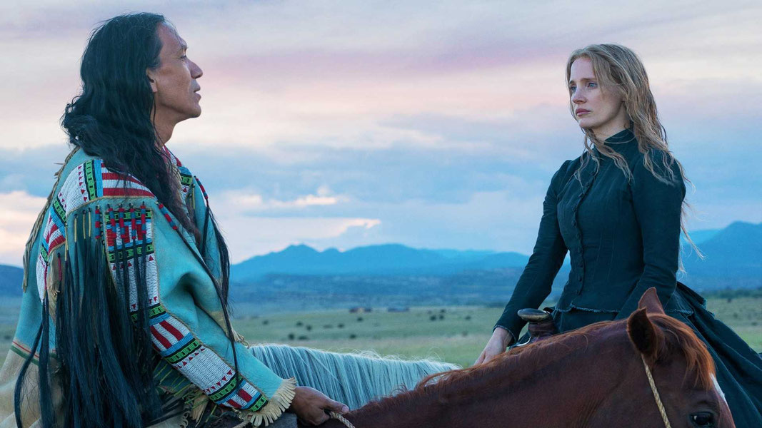 Женщина, идущая впереди