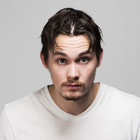 Том Стивенс