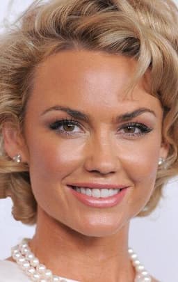Kelly Carlson